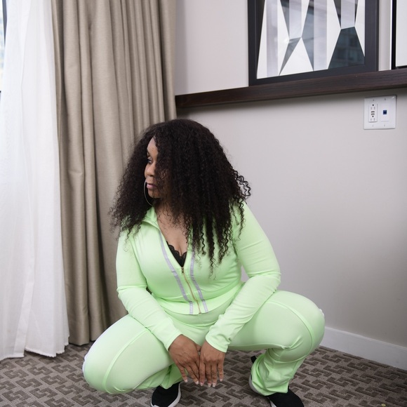 Stylish Pink and Green Women's Jumpsuit Set - Picture 6 of 7